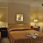 מלון Pineta Palace 4*